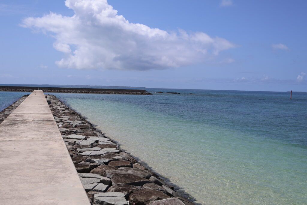 細岬防波堤からの海の景色